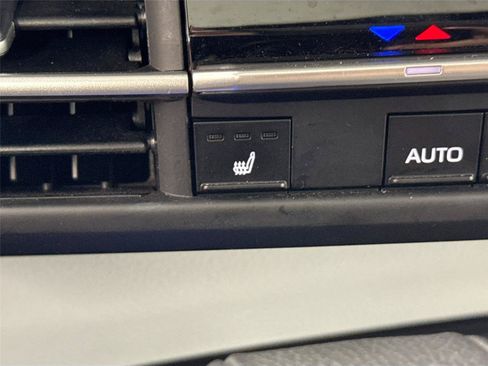 Certified 2025 Toyota Sienna XLE FWD image 8