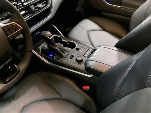 Used 2022 Toyota Highlander Limited AWD/4WD image 17