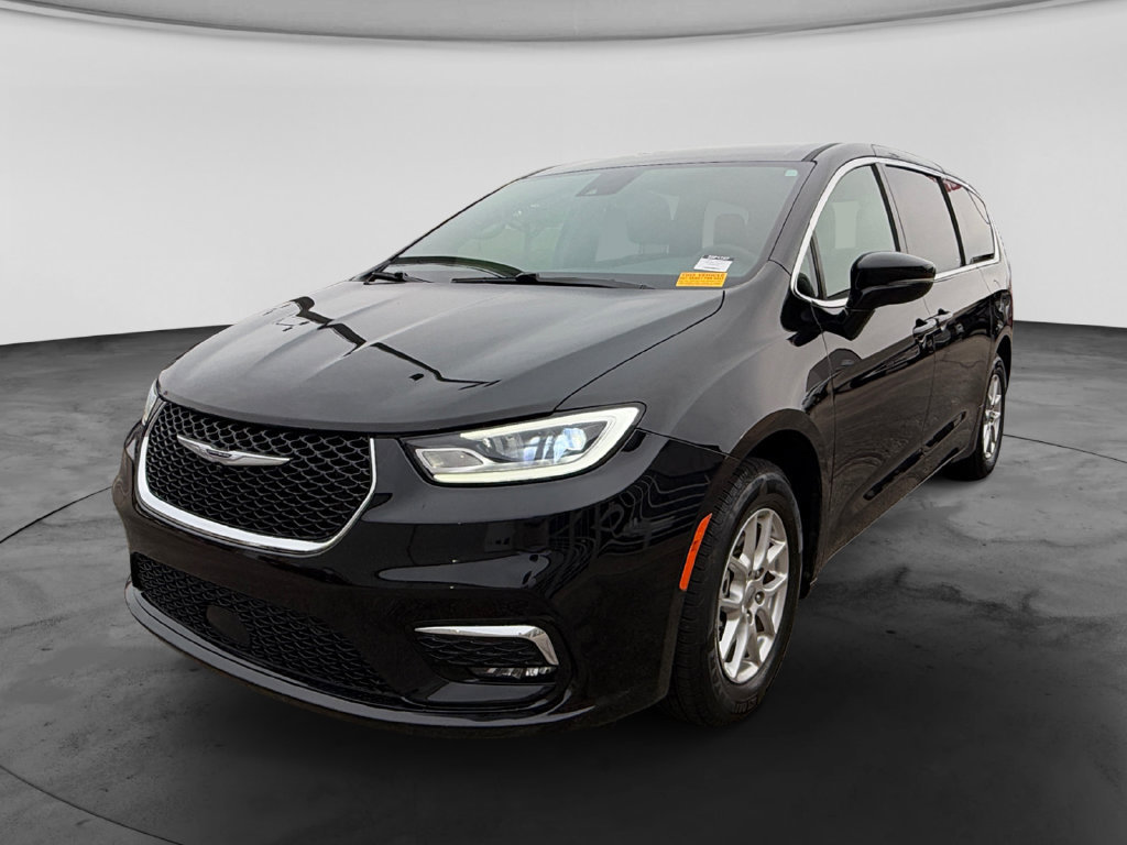 Used 2025 Chrysler Pacifica Select FWD image 4