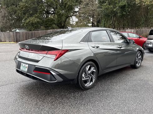 Used 2025 Hyundai Elantra SEL image 5