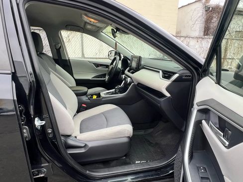 Used 2020 Toyota RAV4 XLE w/ XLE Grade Weather Package image 29