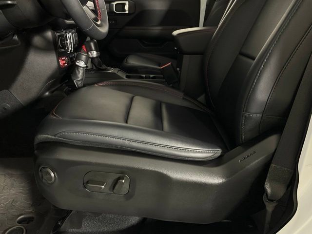 Used 2024 Jeep Wrangler Unlimited Rubicon w/ Technology Group AWD/4WD image 35