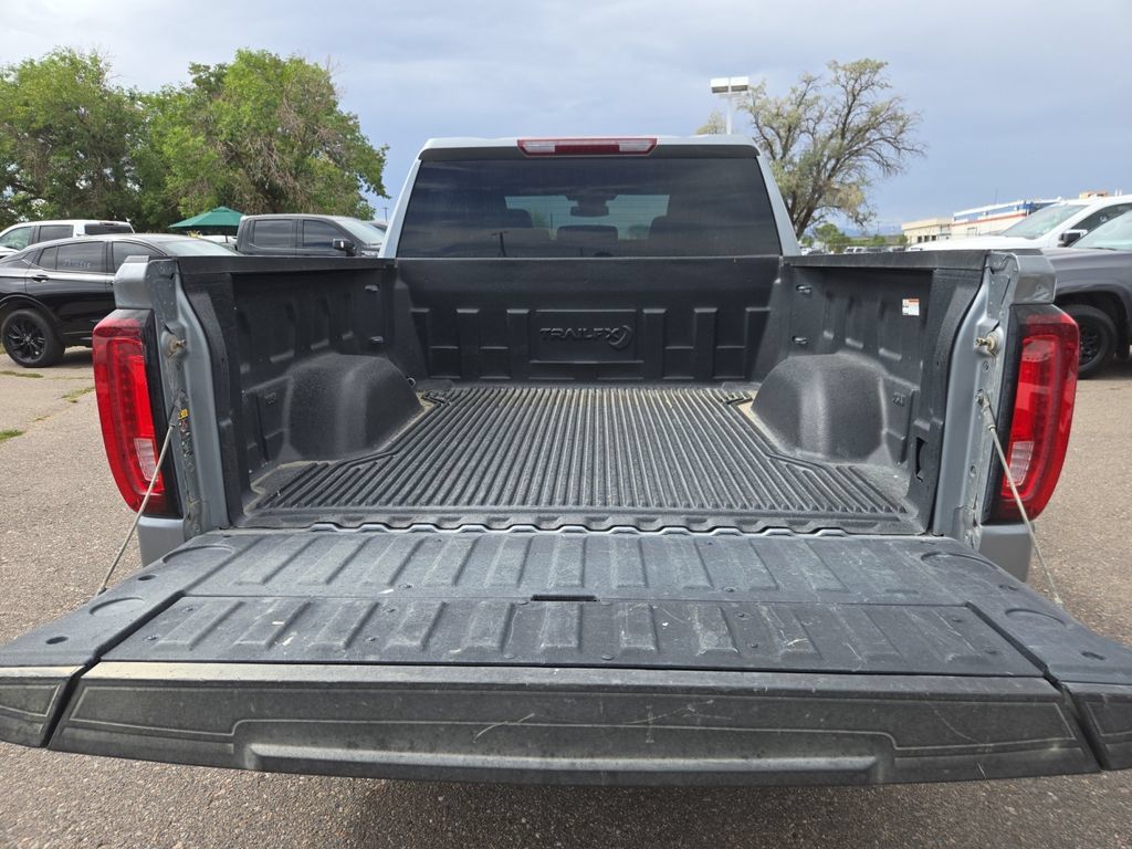 Used 2025 GMC Sierra 1500 SLT AWD/4WD image 17