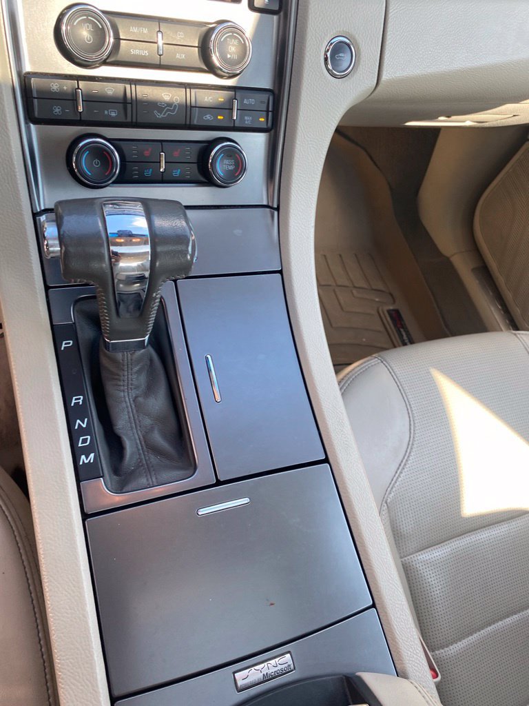 Used 2010 Ford Taurus Limited FWD image 18