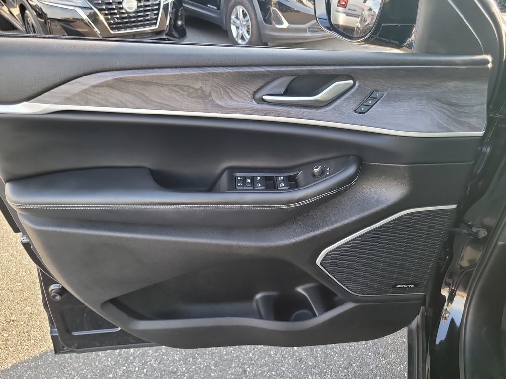 Used 2022 Jeep Grand Cherokee L Limited RWD image 19