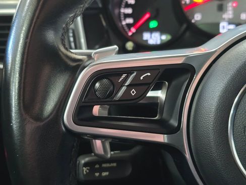 Used 2018 Porsche Macan S image 21