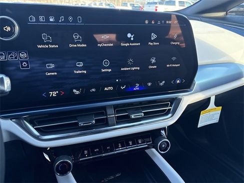 New 2026 Chevrolet Equinox EV LT image 13