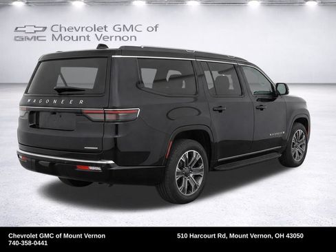 Used 2024 Jeep Wagoneer L Series II w/ Flexible Seating Group AWD/4WD image 4