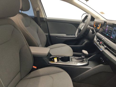 Used 2025 Kia K4 FWD image 21
