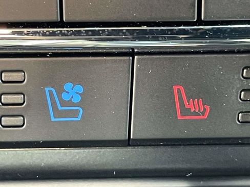 Used 2023 Ford F150 Lariat w/ Max Trailer Tow Package image 19