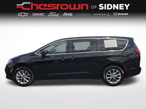 Used 2024 Chrysler Pacifica Touring-L w/ Uconnect Theater Family Group AWD/4WD image 8