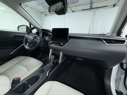 Used 2023 Toyota Corolla Cross LE w/ Moonroof Package AWD/4WD image 13