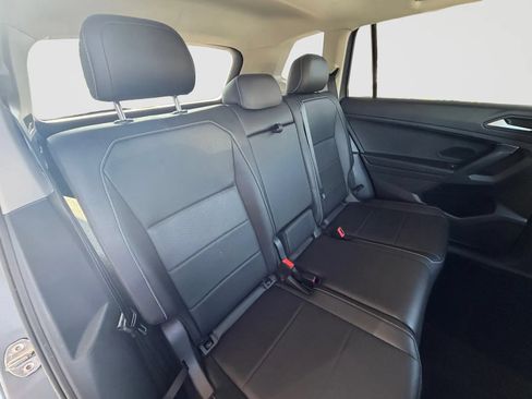 Used 2021 Volkswagen Tiguan SEL AWD/4WD image 18