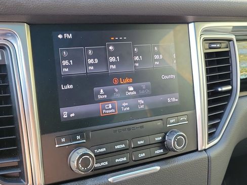 Used 2017 Porsche Macan image 30