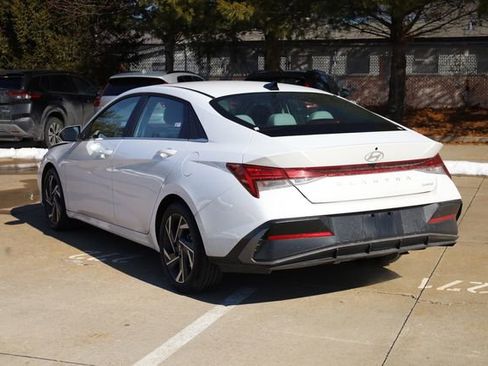 Used 2025 Hyundai Elantra Limited w/ Cargo Package image 6