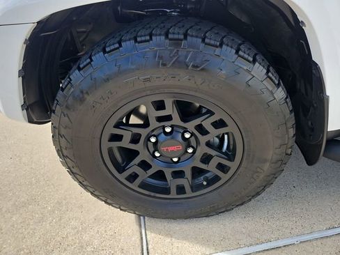 Used 2024 Toyota 4Runner SR5 Premium w/ Moonroof Package RWD image 30