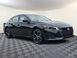 Used 2023 Nissan Altima 2.5 SR w/ SR Premium Package image 1