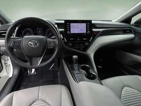 Used 2022 Toyota Camry SE w/ Convenience Package FWD image 16