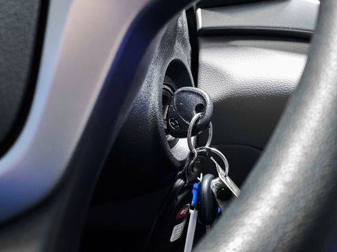 Used 2017 Hyundai Elantra SE image 26