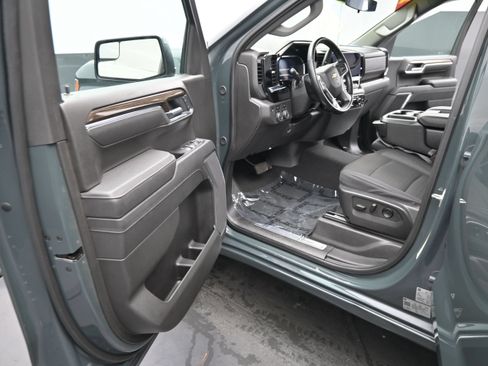 Used 2025 Chevrolet Silverado 1500 LT AWD/4WD image 15