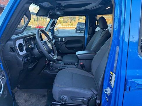 Used 2024 Jeep Gladiator Willys image 12