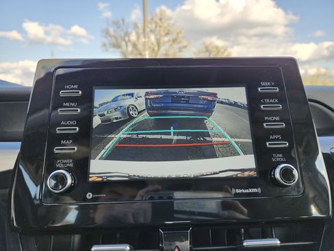 Used 2022 Toyota Camry SE image 2