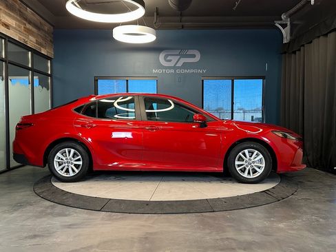 Used 2025 Toyota Camry LE w/ Convenience Package image 2