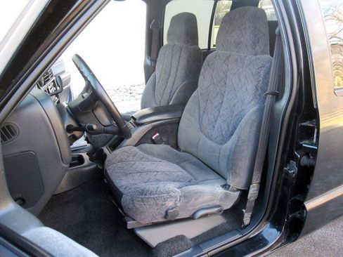 Used 2002 GMC Sonoma SLS w/ ZR5 Appearance Pkg image 18