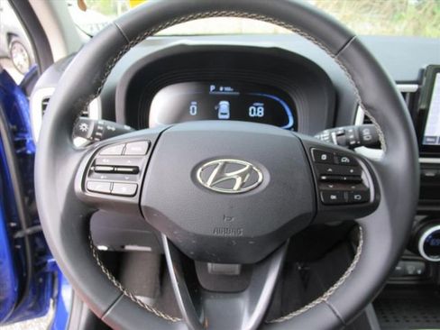 Used 2024 Hyundai Venue Limited image 20