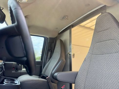 Used 2022 Chevrolet Express 3500 w/ Power Convenience Package RWD image 17