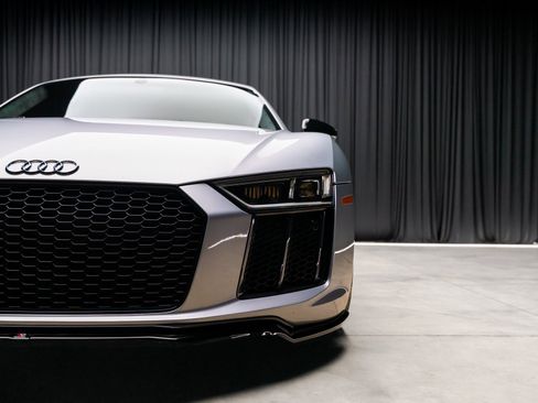 Used 2018 Audi R8 V10 w/ Premium Package image 21
