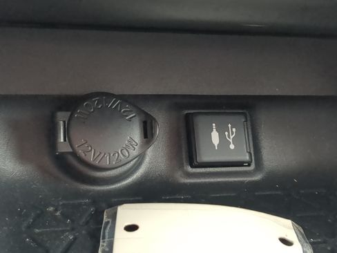 Used 2019 Toyota RAV4 XLE w/ Convenience Package FWD image 20