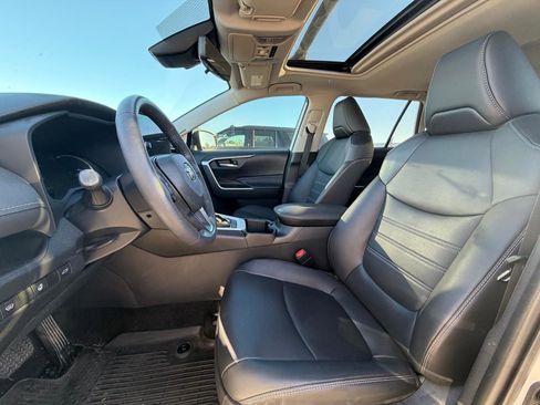 Used 2024 Toyota RAV4 XLE Premium image 9