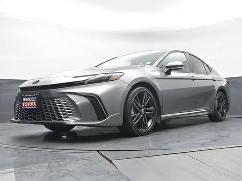 Used 2025 Toyota Camry LE image 28