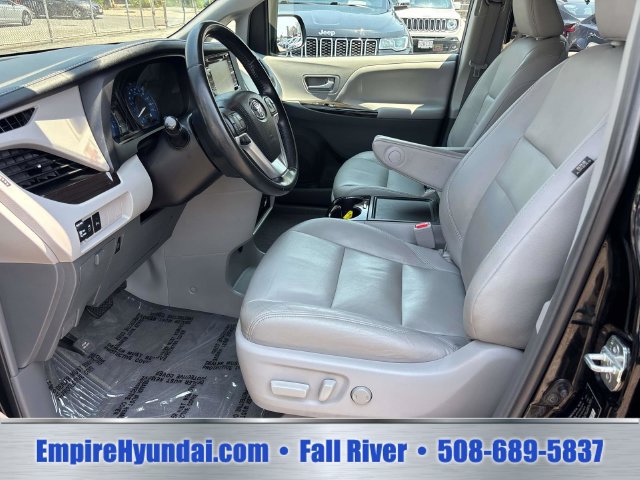 Used 2018 Toyota Sienna XLE w/ XLE Navigation Package AWD/4WD image 7