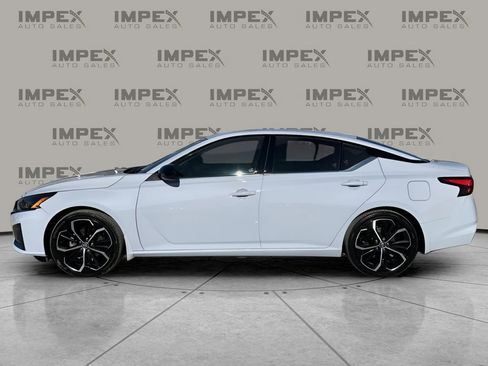 Used 2024 Nissan Altima 2.5 SR w/ SR Premium Package image 2