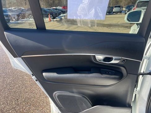 Used 2020 Volvo XC90 T5 Momentum w/ Protection Package Premier image 23