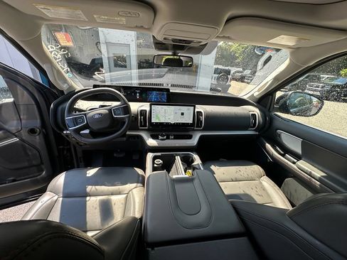 Used 2025 Ford Expedition Active AWD/4WD image 17