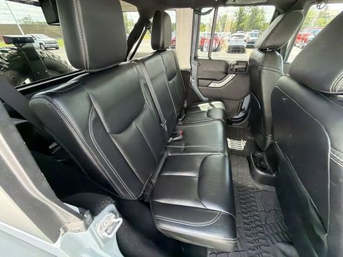 Used 2014 Jeep Wrangler Unlimited Rubicon w/ Connectivity Group AWD/4WD image 24
