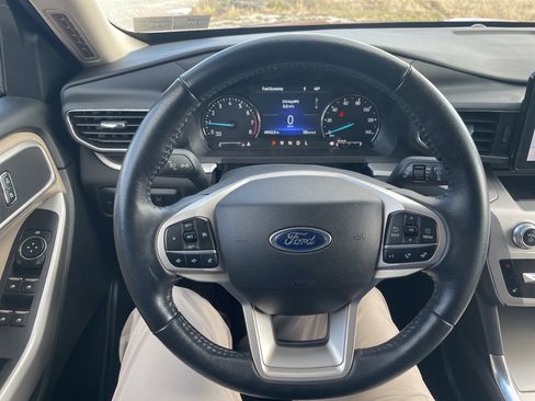 Certified 2022 Ford Explorer XLT w/ Equipment Group 202A image 15