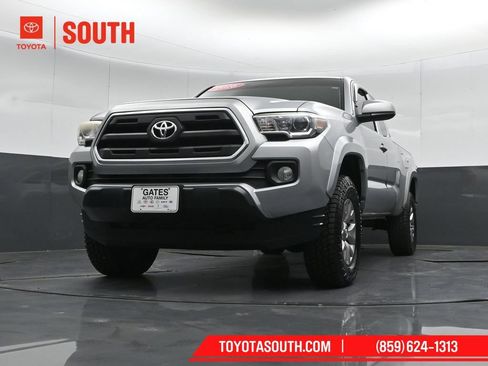 Used 2016 Toyota Tacoma SR5 AWD/4WD image 37