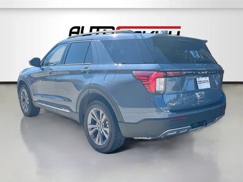 Used 2025 Ford Explorer Active w/ Active Comfort Package image 5