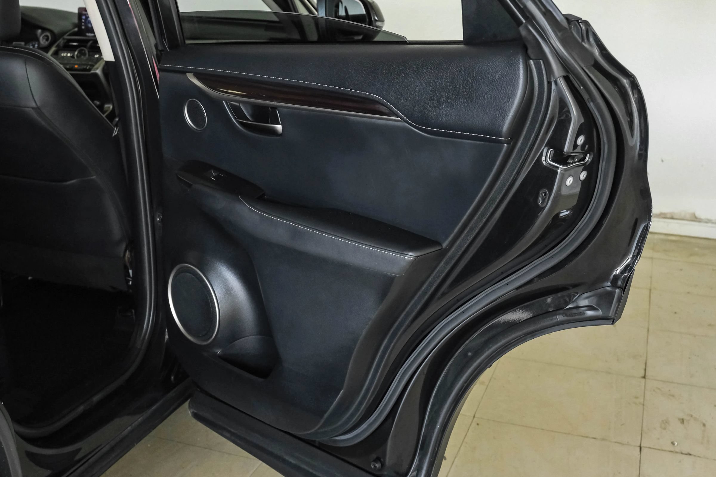 Used 2018 Lexus NX 300h AWD w/ Luxury Package image 39