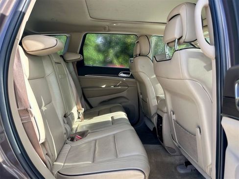Used 2018 Jeep Grand Cherokee Overland AWD/4WD image 26