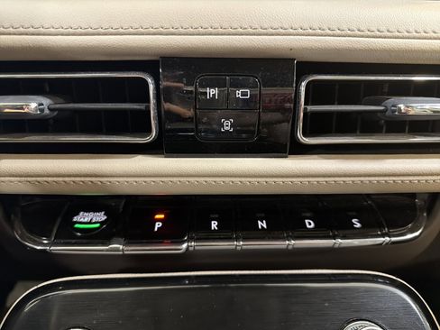 Used 2023 Lincoln Nautilus FWD w/ Premium Package image 18