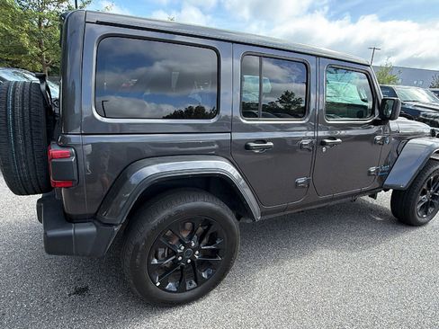 Used 2025 Jeep Wrangler Unlimited Sahara w/ Safety Group AWD/4WD image 8