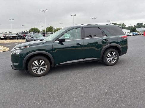 Used 2025 Nissan Pathfinder SL AWD/4WD image 17