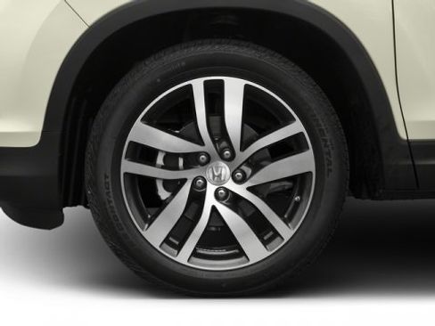 Used 2017 Honda Pilot Touring image 11