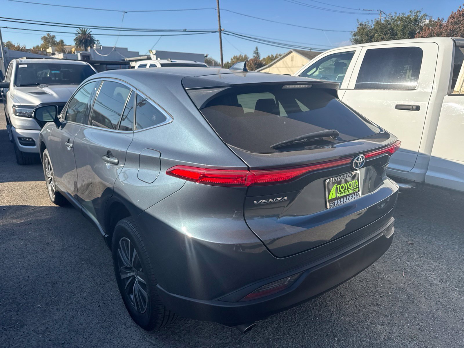 Used 2021 Toyota Venza LE w/ Carpet Mat Package (TMS) AWD/4WD image 2