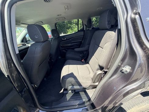 Used 2017 GMC Acadia SLE FWD image 51